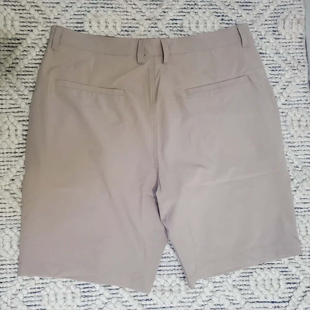 NWT Magaschoni Men's Classic Fit Stretch Shorts Resortwear Travel Tan Size 34